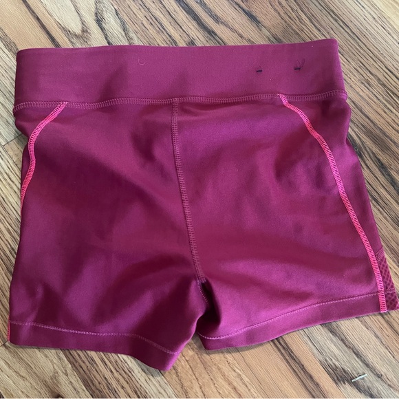 Under Armour shorts ladies small - Picture 3 of 3